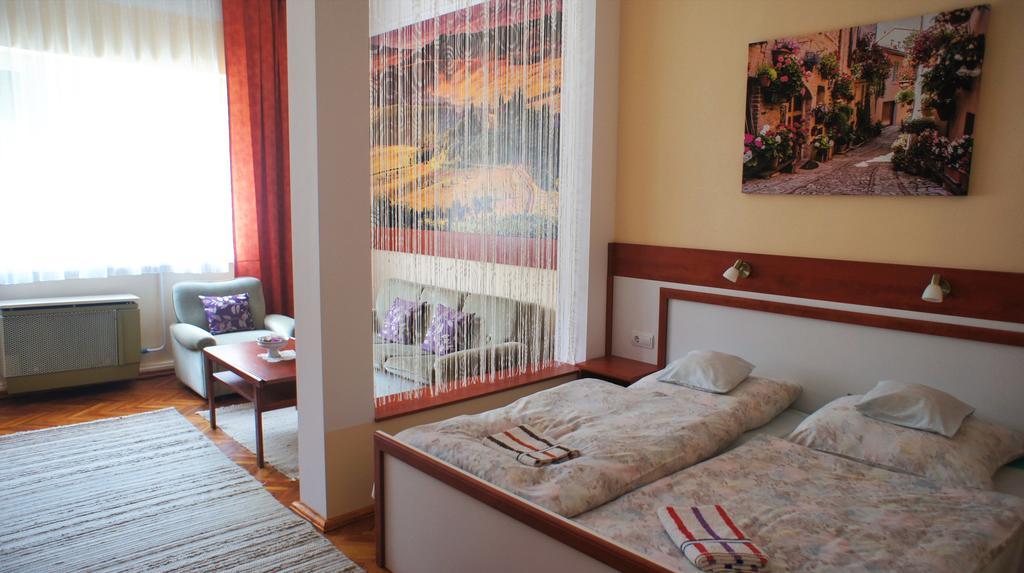 귤러 Hajnal Apartman 빌라 외부 사진